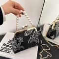 Bolso retro negro con bordados de mariposas y un elegante asa de perlas para mujer - Negro