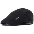 Détail de la casquette béret noire en coton avec motifs surpiqués et plaque logo métallique - M (56-58cm) / Noir