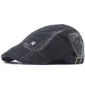 Detalle de la hebilla de latón ajustable y el emblema de calavera en gorra de algodón - Ajustable / Negro