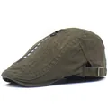 Détail de la casquette plate olive en coton avec ruban à glissière et boucle métallique - Vert