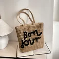Khaki-Stroh-Tragetasche mit schwarzer Bonjour-Stickerei und zwei Griffen für den Sommer - Khaki und Schwarz