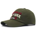 Détail de la broderie New York 1946 sur casquette de baseball en coton vert armée - Vert