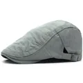 Detalle de la hebilla metálica ajustable y las costuras transpirables de la gorra plana - Ajustable / Azul