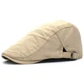 Detalle de gorra plana caqui con tejido transpirable y hebilla de ajuste lateral metálica - Ajustable / Beige