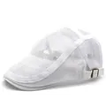 Detalle de la gorra plana de malla blanca con tejido transpirable y correa ajustable - Ajustable / Blanco