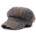 Vintage checkered newsboy cap for women made of thick tweed material in dark brown tones - Adjustable / Khaki