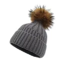 Bonnet en tricot gris foncé pour femme avec un grand pompon en fourrure véritable marron - M (56-58cm) / Gris clair