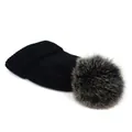 Dettaglio del berretto in maglia nera con pompon di vera pelliccia di volpe per l'inverno - M(56-58cm) / Nero
