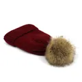 Gele gebreide wijnrode muts voor dames met een grote lichtbruine pompon van imitatiebont - M (56-58cm) / Bordeauxrood