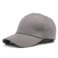 Dettaglio del cappellino da baseball in cotone grigio con trama twill e occhielli - Regolabile / Grigio