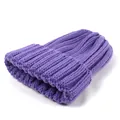 Bonnet en maille violette avec côtes verticales et revers épais pour l'hiver froid - Adulte / Violet