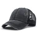 Detail der verwaschenen Pferdeschwanz-Kappe mit atmungsaktivem Netz und Used-Look Schirm - Gewaschenes Canvas Mesh / Schwarz