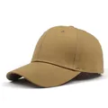 Dettaglio del berretto da baseball in cotone kaki con corona a sei pannelli e cuciture rinforzate - Regolabile / Cachi