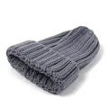 Bonnet en maille côtelée grise pour l'hiver avec un design élégant à bord retroussé - Gris clair