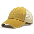 Seitenansicht der senfgelben Ponytail-Baseballkappe aus gewaschenem Canvas mit Mesh - Gewaschener Vintage-Stil / Gelb