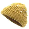 Bonnet en maille jaune moutarde pour femme avec d'élégantes perles blanches décoratives - Demi-Perle Jaune