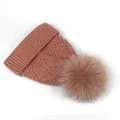 Damen Strickmütze in Korallenrosa mit großem Pelzpompon und weichem, dickem Rippenstrickrand - M (56-58cm) / Rosa