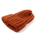 Bonnet en maille côtelée couleur caramel avec large revers de style minimaliste - Couleur caramel