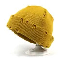 Berretto in maglia giallo senape con dettagli strappati, cappello stile vintage urban - M (56-58cm) / Giallo