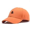 Casquette de baseball en coton orange vif avec broderie esperluette noire chic - Réglable / Orange