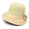 Détail d'un chapeau de paille à larges bords avec un nœud chic et texture de matériaux mixtes - M (56-58cm) / Beige