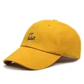 Dettaglio del cappellino giallo con ricamo smile nero e cuciture di alta qualità - M (56-58cm) / Giallo