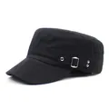 Detalle de gorra militar negra con hebillas de metal y remaches en el lateral - M (56-58cm) / Negro