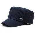 Detalle de gorra militar azul oscuro con paneles de malla transpirable y emblema 95 - M / Azul marino