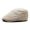 Detail van de textuur van een beige katoen-linnen platte pet met retro geweven stof - Verstelbaar / Khaki