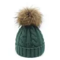 Detalle de punto grueso y pompón de piel grande en gorro de lana verde oscuro - Niños / Verde