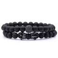 Set de pulseras para hombre de cuentas de piedra negra mate con detalles de corona y bola - Set de dos piezas / Piedra Negra Mate Corona Negra