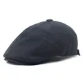 Vue détaillée du tissu en coton texturé et du bouton supérieur sur la casquette plate - M / Noir
