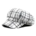 Classic black and white plaid tweed newsboy cap for women in vintage British style - M (56-58cm) / White