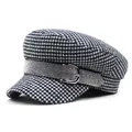 Houndstooth newsboy cap for women with rhinestone buckle and classic plaid pattern - M (56-58cm) / Black