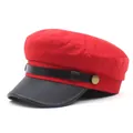 Dettaglio cappello navy rosso con visiera in pelle nera e bottone dorato vintage - M (56-58cm) / Rosso