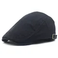 Détail de la boucle métallique réglable sur une casquette plate en coton noir pour homme - M / Noir