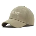 Detail der khakifarbenen Sportkappe mit geprägtem Stoff und goldener 3D-Sportbestickung - M (56-58cm) / Khaki