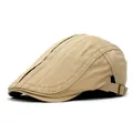 Dettaglio laterale di una coppola kaki con fibbia metallica regolabile e tessuto in twill - M (56-58cm) / Beige