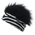 Lustige gestrickte Beanie-Mütze mit Zebramuster und auffälliger schwarzer Kunsthaar-Perücke - Schräge Zebrastreifen mit schwarzem Haar