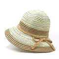 Détail du tissage horizontal et du nœud papillon sur un chapeau de paille rayé - M (56-58cm) / Beige