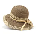 Détail d'un chapeau de paille tressé bicolore avec un nœud beige et texture fine - M (56-58cm) / Kaki
