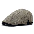 Classic men's striped newsboy cap in brown textured fabric with adjustable metal buckle - M (56-58cm) / Beige