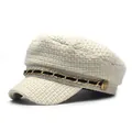 Elegant beige tweed newsboy cap with gold chain accent and soft woven texture - M (56-58cm) / Beige