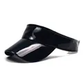 Visera solar de cuero PU negro brillante con acabado reflectante y ala curva de moda - Negro