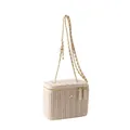 Sac boîte beige en paille tressée avec bandoulière chaîne et boule de réglage dorée - L / Blanc