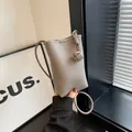 Mini grijze mobiele telefoon crossbody tas met litchi-textuur en knoop hanger - Grijs