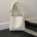 Elegante borsa tote vintage bianco crema con tracolla lunga per il pendolarismo quotidiano - Bianco