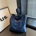 Dunkelblaue Denim-Tragetasche mit gelber WISDORA Stickerei und großem Fassungsvermögen - Dunkelblau
