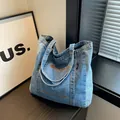 Hellblaue Jeans-Tragetasche mit oranger Stickerei, lässige Handtasche im Retro-Stil - Hellblau
