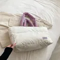 Borsa tote imbottita bianca con manici soffici viola a contrasto e logo moda - Bianco e Viola